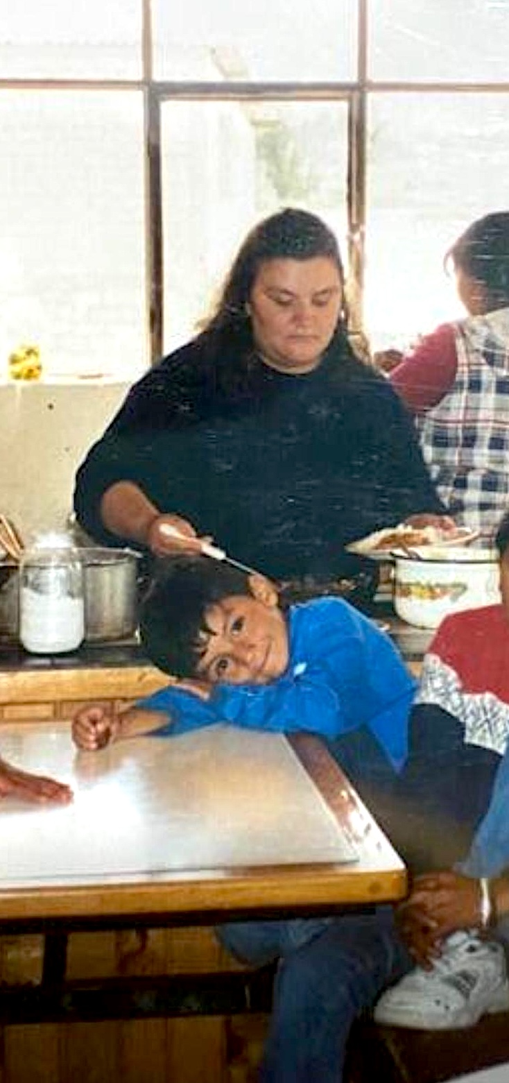 CHEF NICOLÁS NÁJERA EN LA COCINA CON SU MADRE